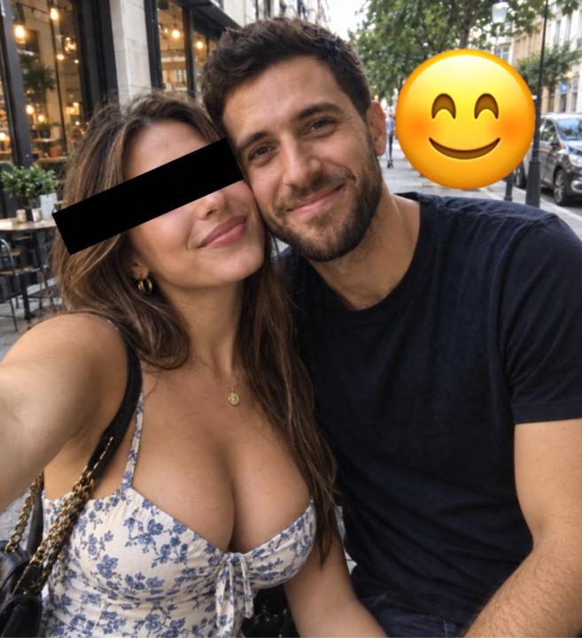 Foto compartida por Juan con su pareja; el rostro de ella está cubierto